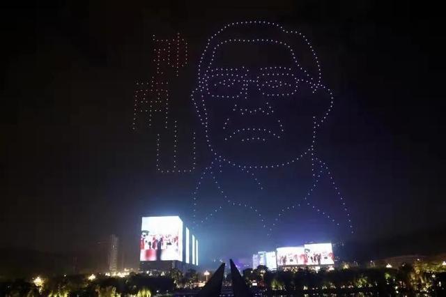 夜空中最亮的星!廣州1200架無(wú)人機(jī)致敬人才(圖1) 夜空中最亮的星!廣州1200架無(wú)人機(jī)致敬人才(圖1)