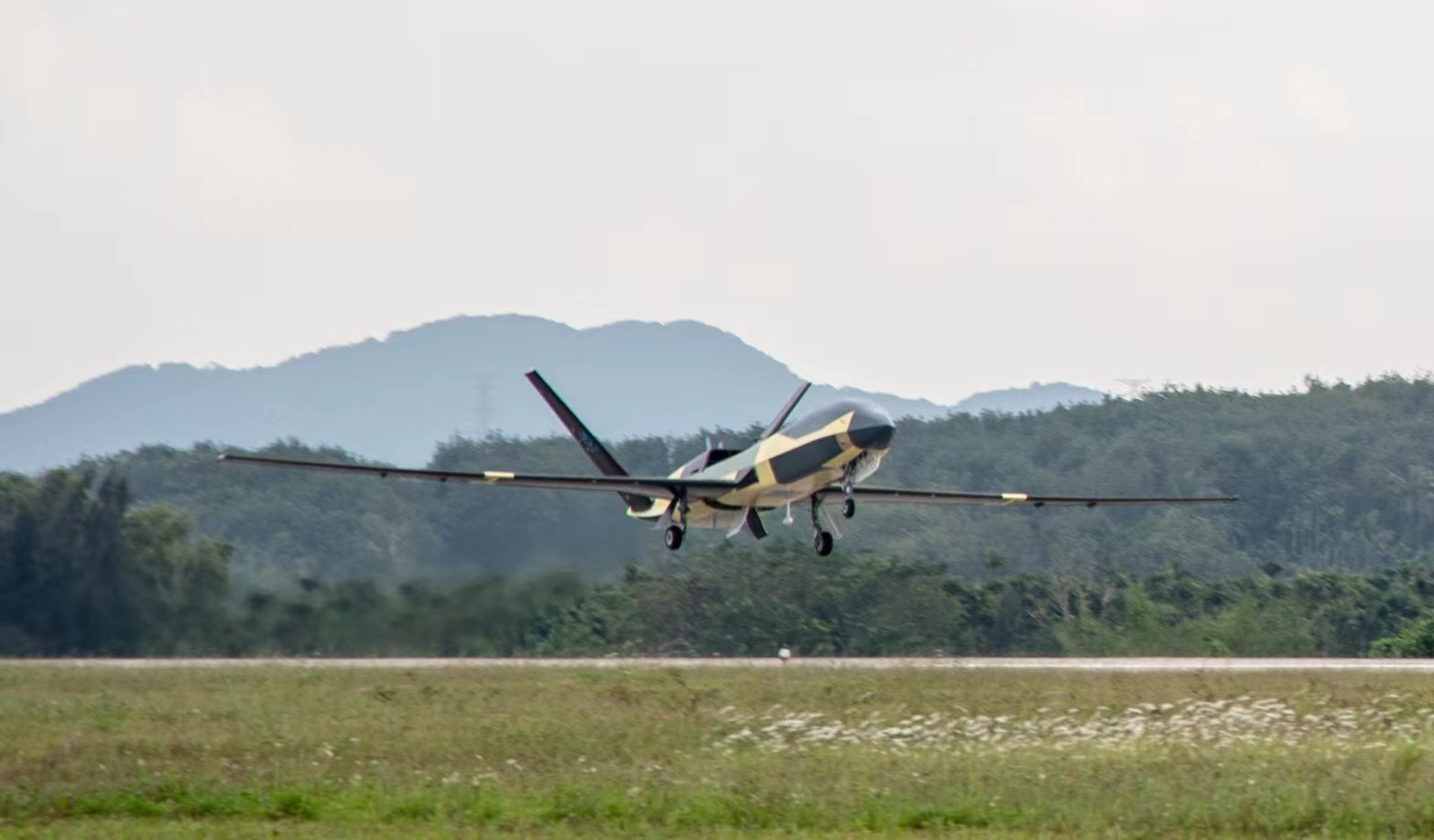 無人機氣象應急觀測科研試驗成功啟動(圖1) 無人機氣象應急觀測科研試驗成功啟動(圖1)
