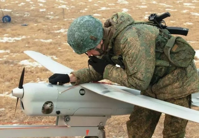 剛剛！俄軍拿出壓箱底無人機(jī)對烏克蘭“以牙還牙”(圖1)