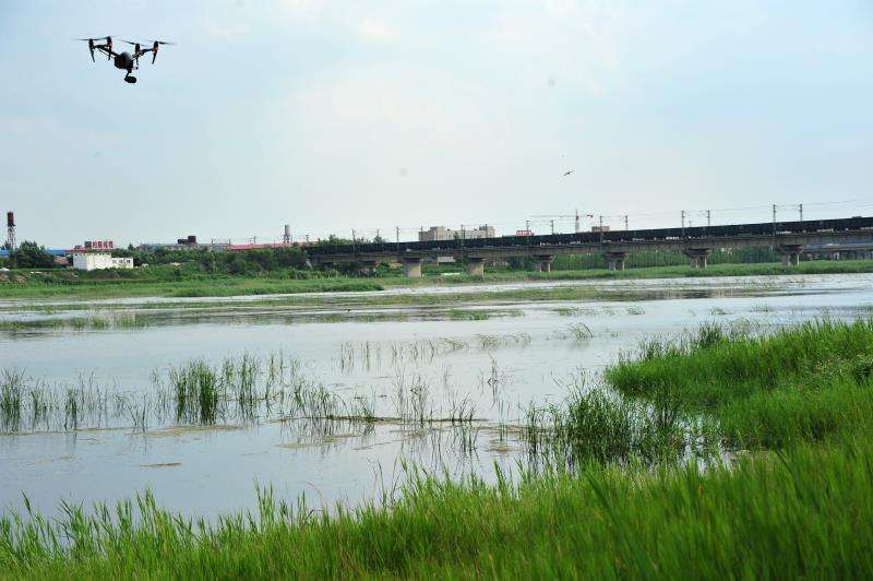 安徽烈山區(qū)利用無人機擔(dān)任“巡河員” 開展全區(qū)水污染防治(圖1) 安徽烈山區(qū)利用無人機擔(dān)任“巡河員” 開展全區(qū)水污染防治(圖1)