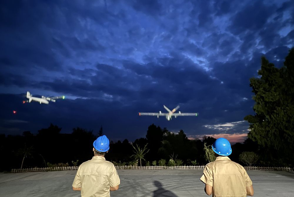 重慶開展無(wú)人機(jī)巡檢防山火 確保供電安全(圖1) 重慶開展無(wú)人機(jī)巡檢防山火 確保供電安全(圖1)