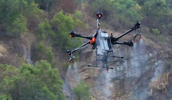 消防無人機化身喊話小喇叭 抗疫防火宣傳兩不誤(圖1) 工業無人機